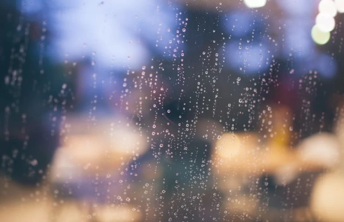 Ученые раскрыли универсальный механизм старения стеклообразных материалов